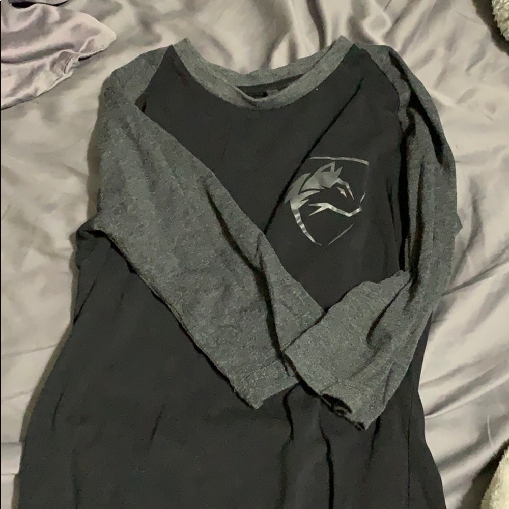 Alphalete 3/4 black & gray top